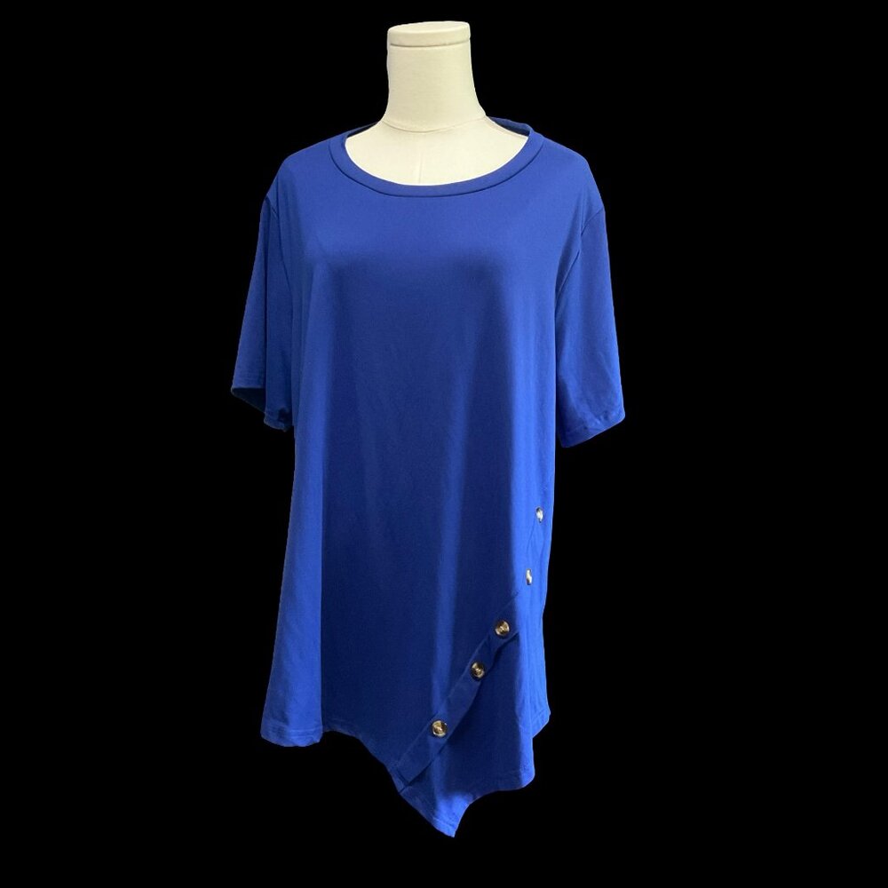 👗5/$25  - Blue Asymmetrical Tee w/ Button Details
